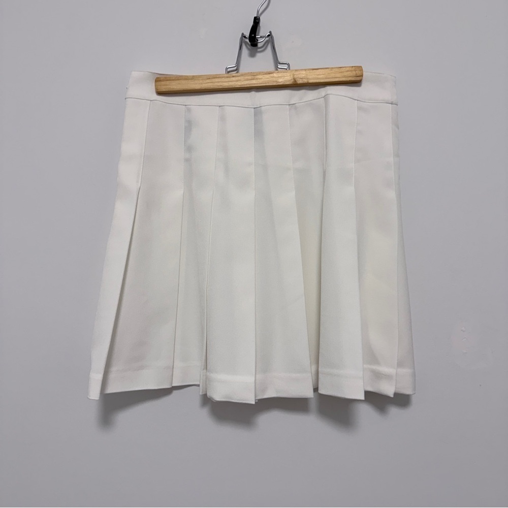 Chic White Pleated Mini Skirt - Picture 2 of 2